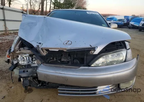 1998 Lexus Es 300 z USA, uszkodzony, nr VIN JT8BF28GXW5038995